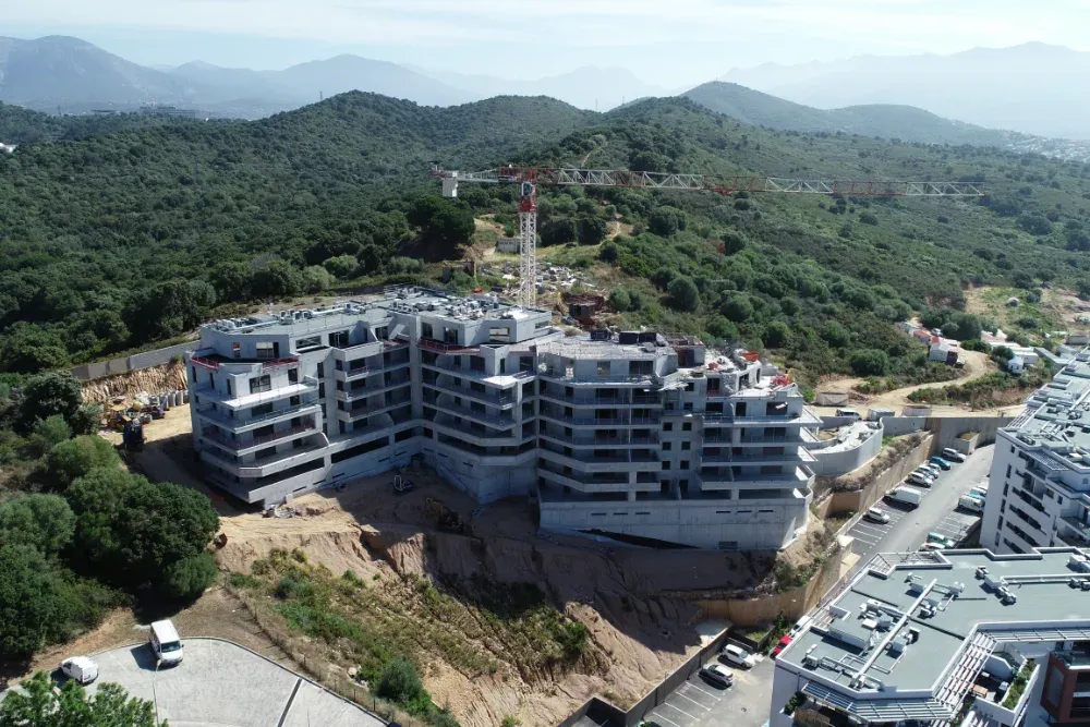 vue aérienne d'un chantier en construction, à Ajaccio